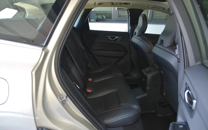 Volvo XC 60 cena 178999 przebieg: 114250, rok produkcji 2021 z Staszów małe 562